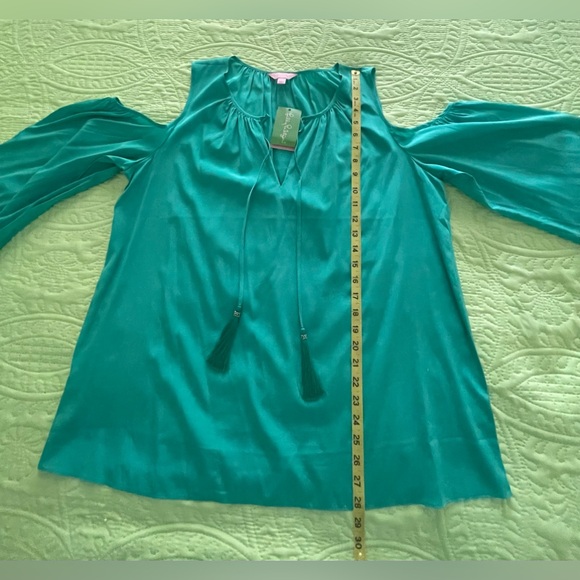 Lilly Pulitzer Cold Shoulder Silk Finch Top Size XL - Picture 7 of 11